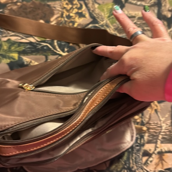 Cute purse, multiple pockets. - Picture 5 of 6